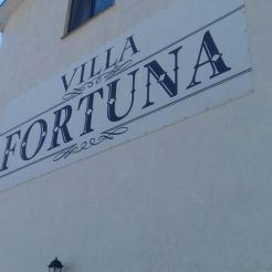 Villa Fortuna + Market