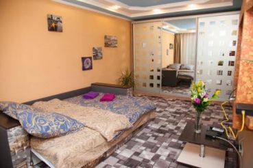 Semi-luxury Apartment on Stalevarov 28a