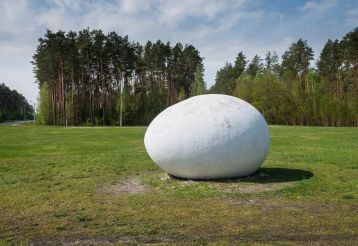 Монумент «Яйцо жизни», Иванков