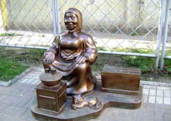 Monument grandmother with seeds