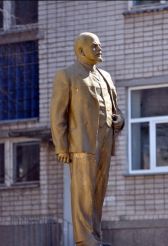 Lenin monument in the courtyard of school №3