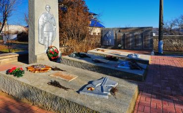 Мемориал памяти погибшим в годы ВОВ,  Матвеевка