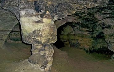 Страдецька печера, Страдч