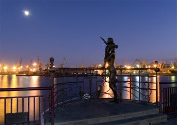 Памятник жене моряка (Морячка), Одесса
